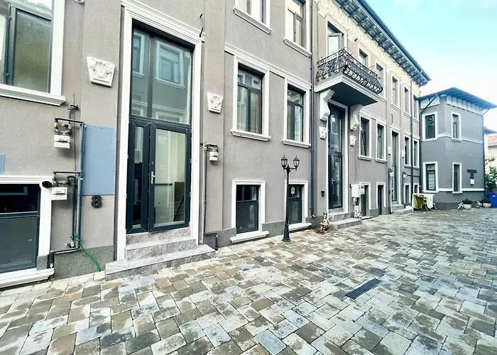 Studio 9